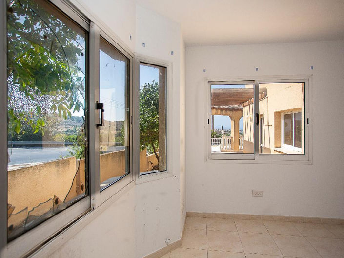 Image No.11-3 Bed House for sale