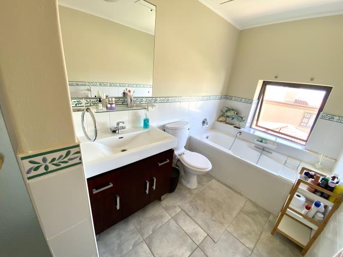 Image No.25-4 Bed House/Villa for sale