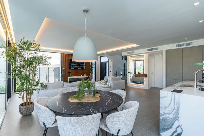 Image No.14-4 Bed Property for sale