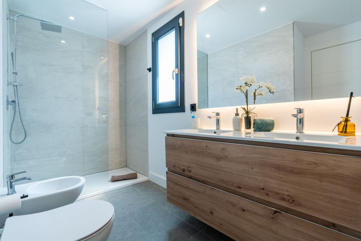 Image No.22-4 Bed Property for sale