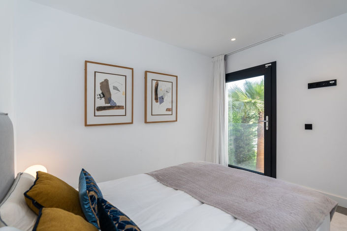 Image No.25-4 Bed Property for sale