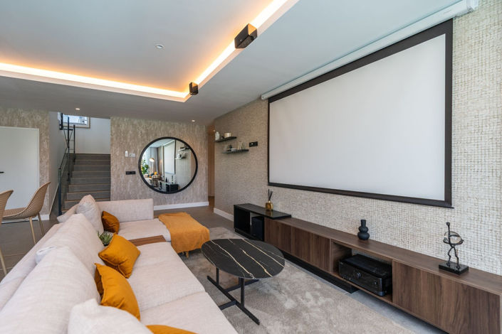 Image No.38-4 Bed Property for sale