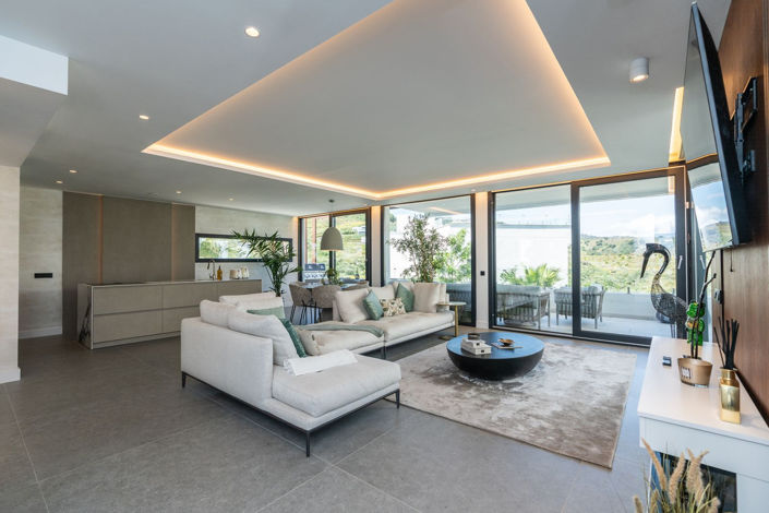 Image No.4-4 Bed Property for sale