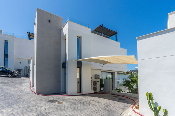 Image No.5-4 Bed Property for sale