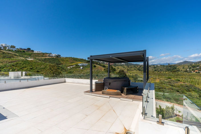 Image No.8-4 Bed Property for sale