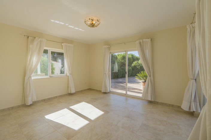 Image No.15-5 Bed Property for sale