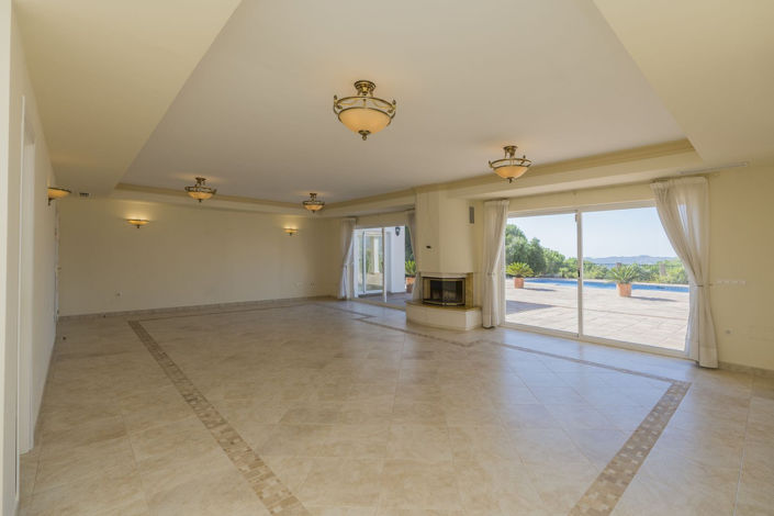 Image No.19-5 Bed Property for sale