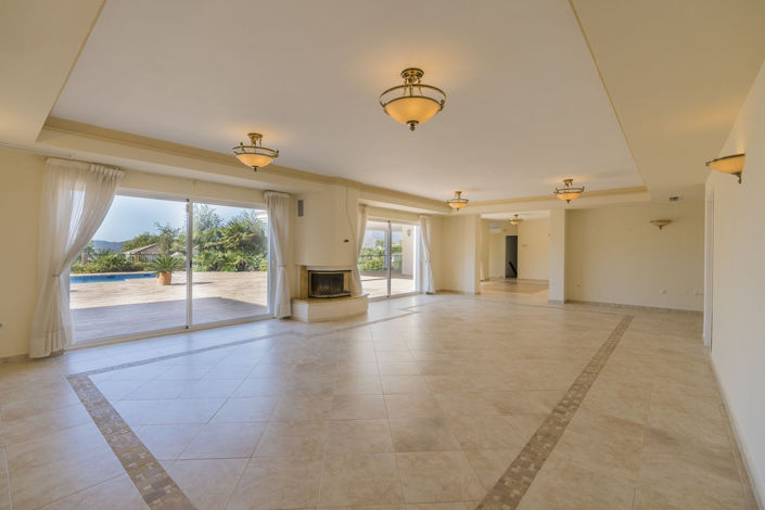 Image No.20-5 Bed Property for sale