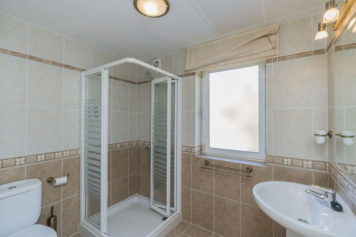 Image No.28-5 Bed Property for sale