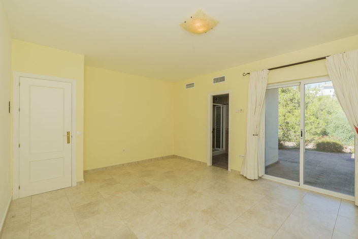 Image No.30-5 Bed Property for sale