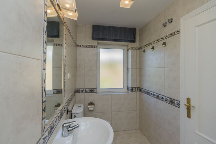 Image No.34-5 Bed Property for sale