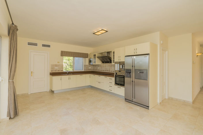 Image No.37-5 Bed Property for sale