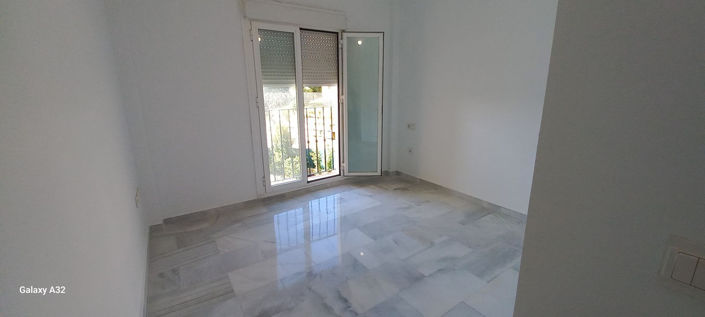 Image No.13-3 Bed Property for sale