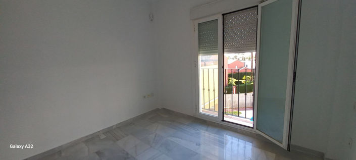 Image No.17-3 Bed Property for sale