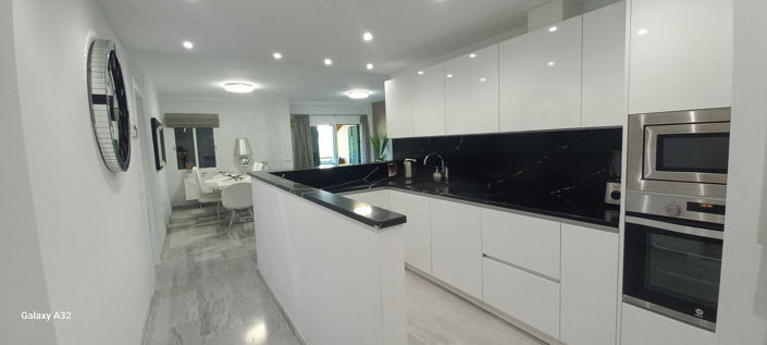 Image No.10-2 Bed Property for sale