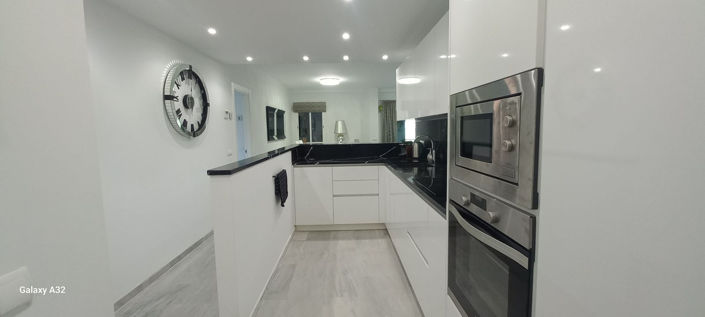 Image No.12-2 Bed Property for sale