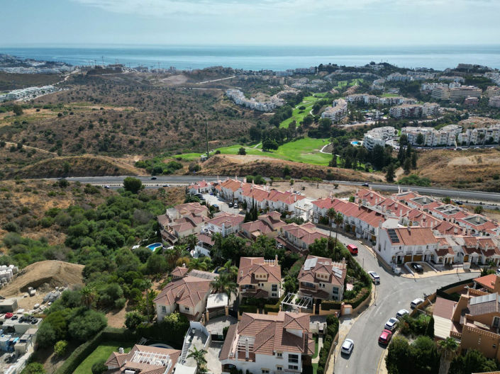 Image No.14-4 Bed Property for sale