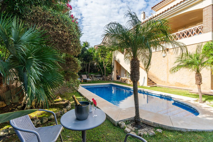 Image No.2-4 Bed Property for sale