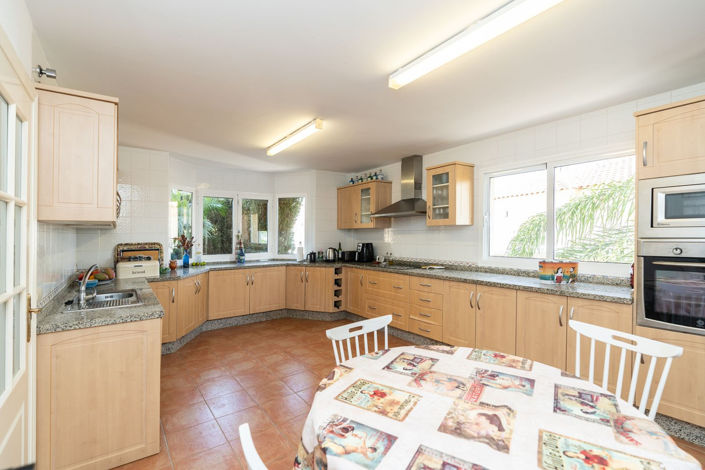 Image No.32-4 Bed Property for sale