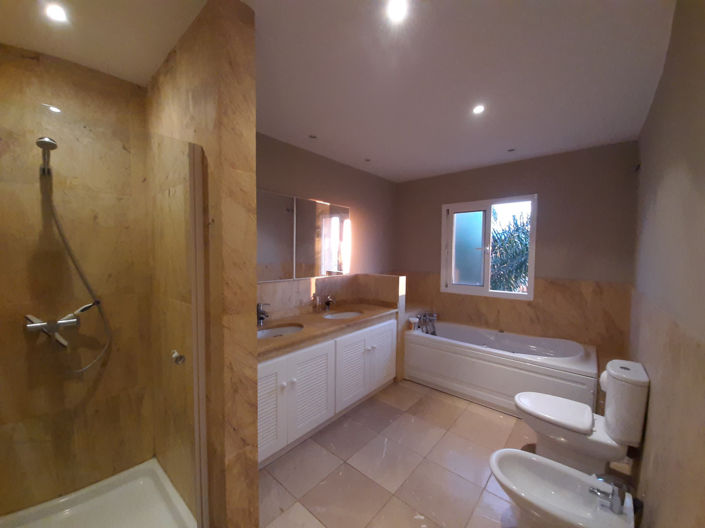 Image No.42-4 Bed Property for sale