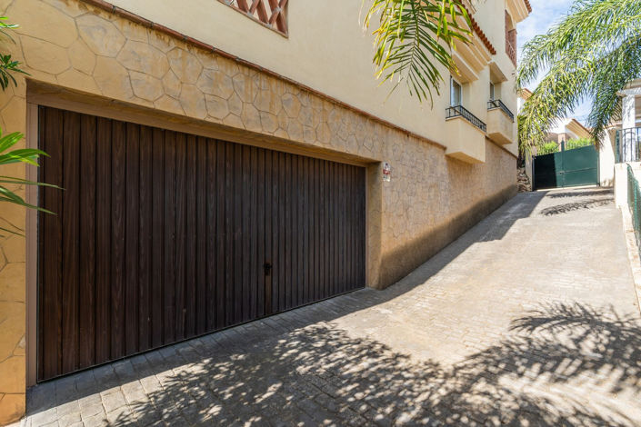 Image No.59-4 Bed Property for sale