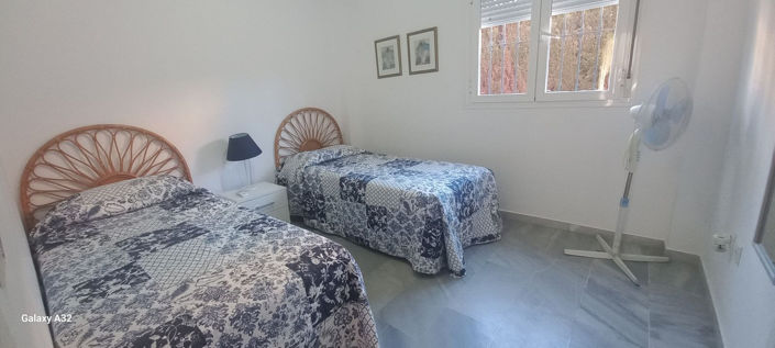 Image No.24-3 Bed Property for sale