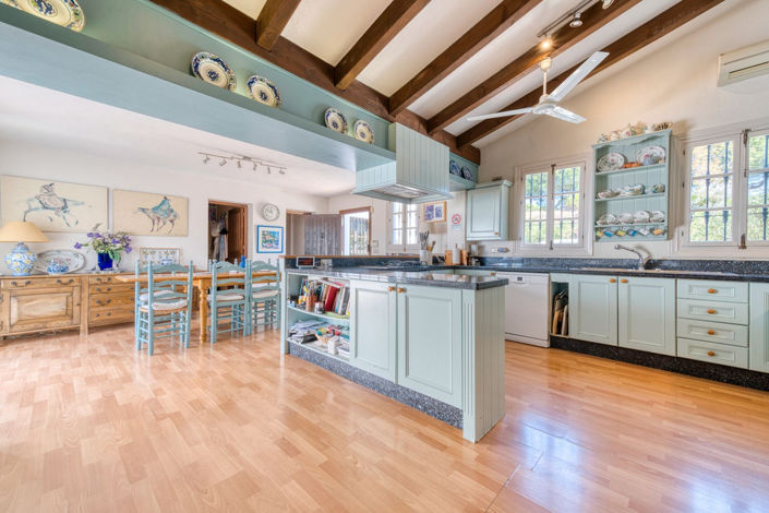 Image No.18-4 Bed Property for sale