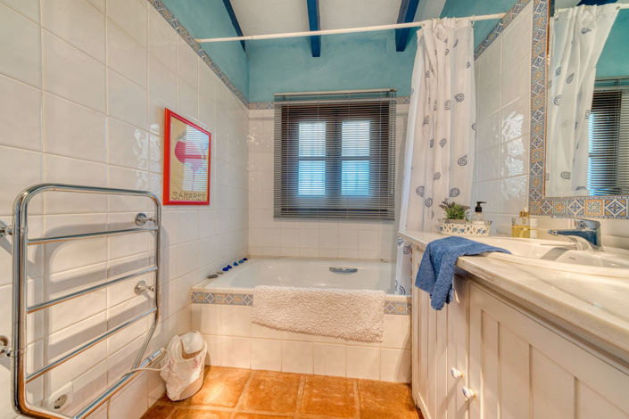 Image No.42-4 Bed Property for sale