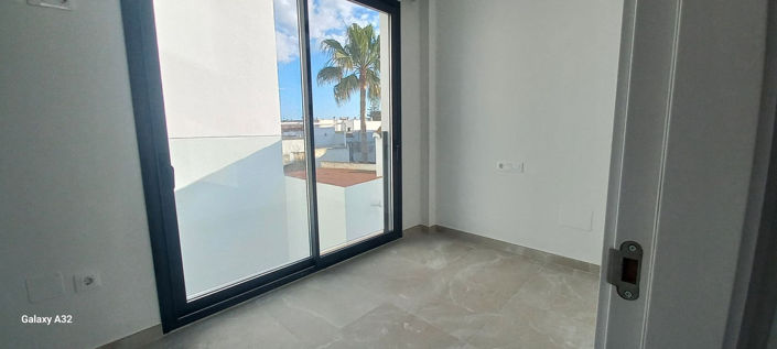 Image No.4-2 Bed Property for sale