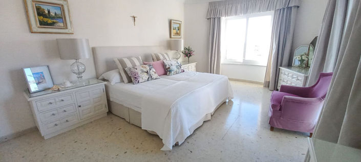 Image No.28-4 Bed Property for sale