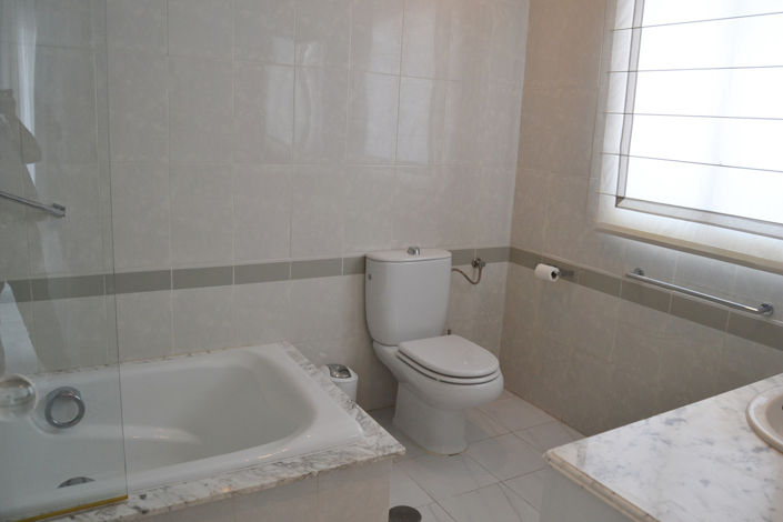 Image No.33-4 Bed Property for sale