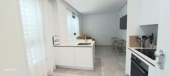 Image No.10-2 Bed Property for sale