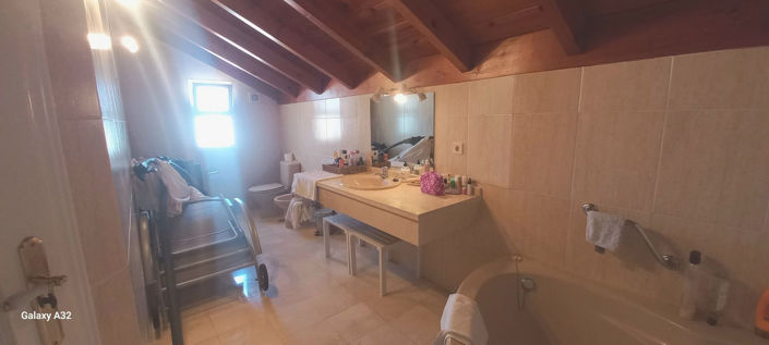Image No.12-3 Bed Property for sale