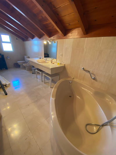 Image No.19-3 Bed Property for sale
