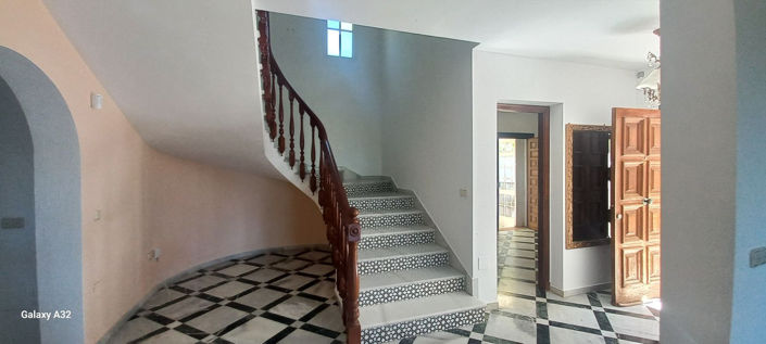 Image No.10-5 Bed Property for sale