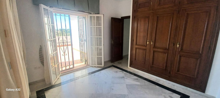 Image No.17-5 Bed Property for sale
