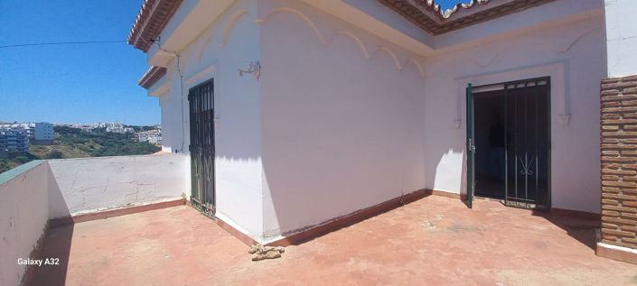 Image No.18-5 Bed Property for sale