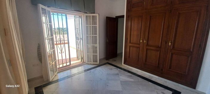 Image No.19-5 Bed Property for sale