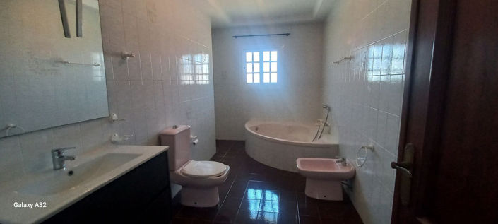 Image No.22-5 Bed Property for sale