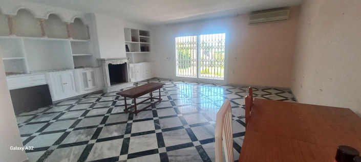 Image No.8-5 Bed Property for sale