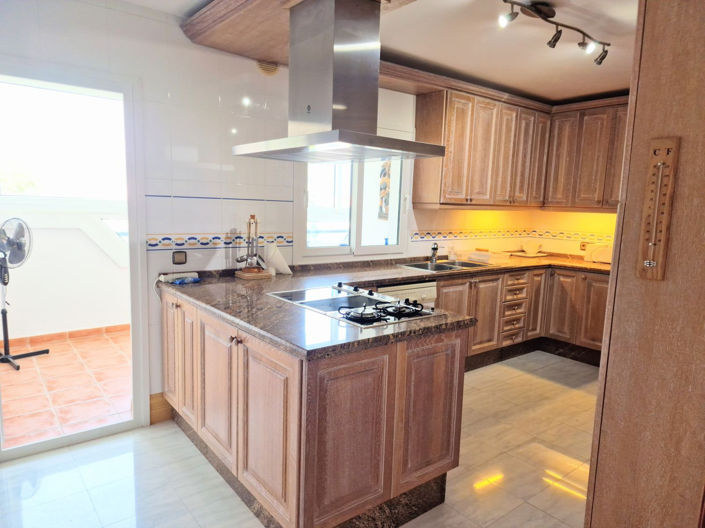 Image No.17-4 Bed Property for sale