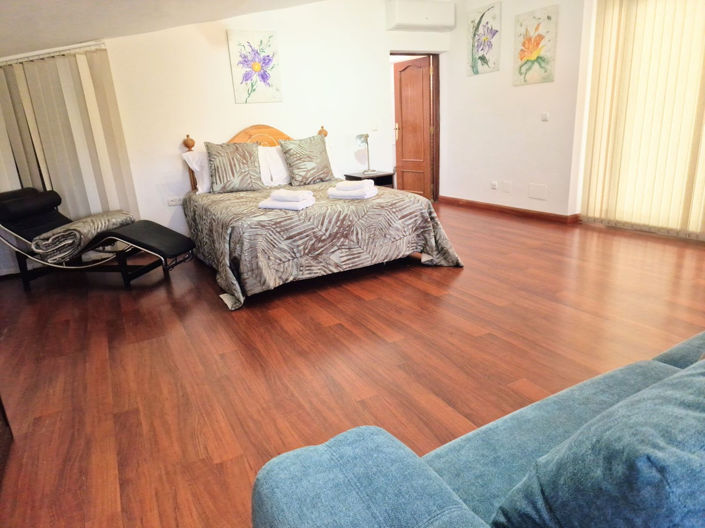 Image No.24-4 Bed Property for sale