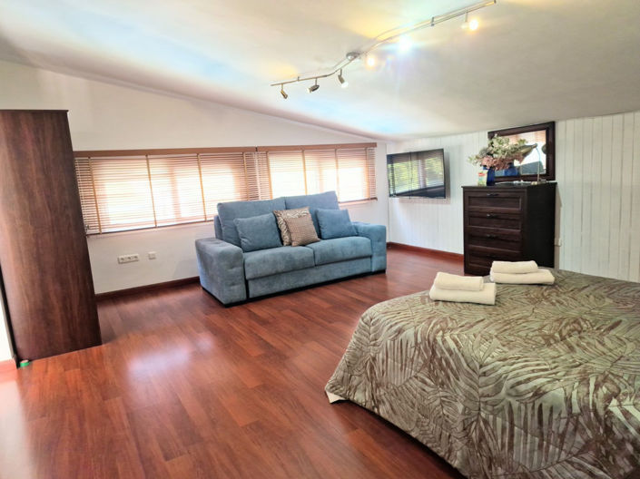 Image No.27-4 Bed Property for sale