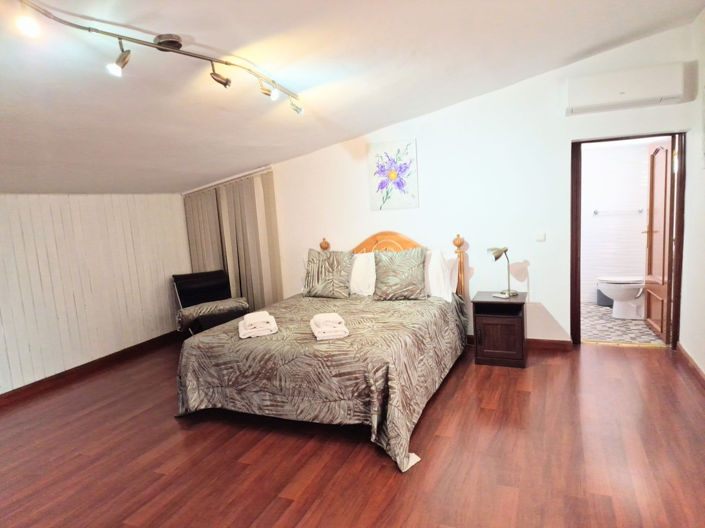 Image No.28-4 Bed Property for sale