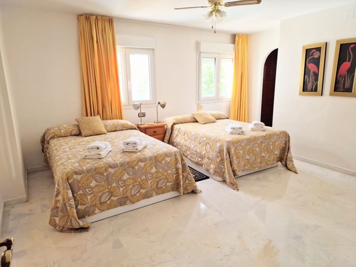 Image No.32-4 Bed Property for sale