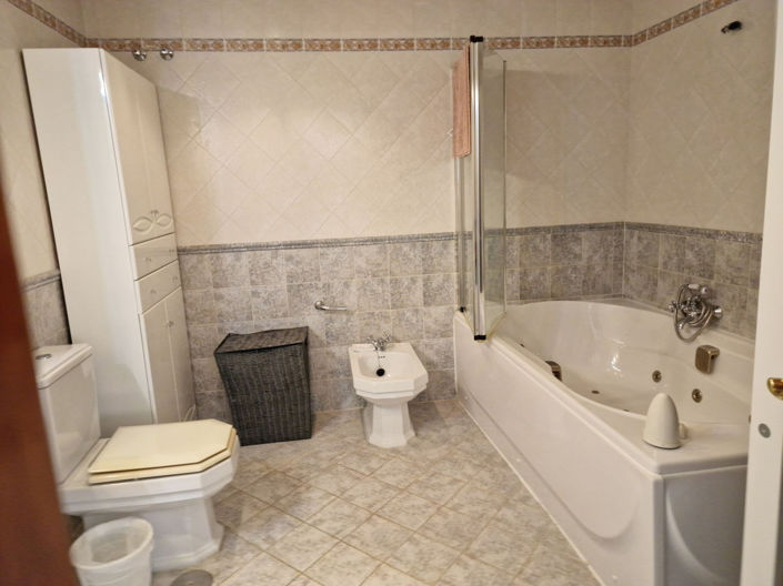 Image No.34-4 Bed Property for sale