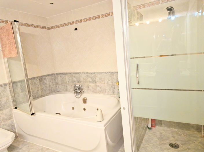 Image No.35-4 Bed Property for sale