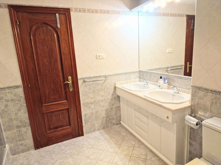 Image No.36-4 Bed Property for sale