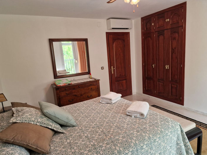 Image No.39-4 Bed Property for sale