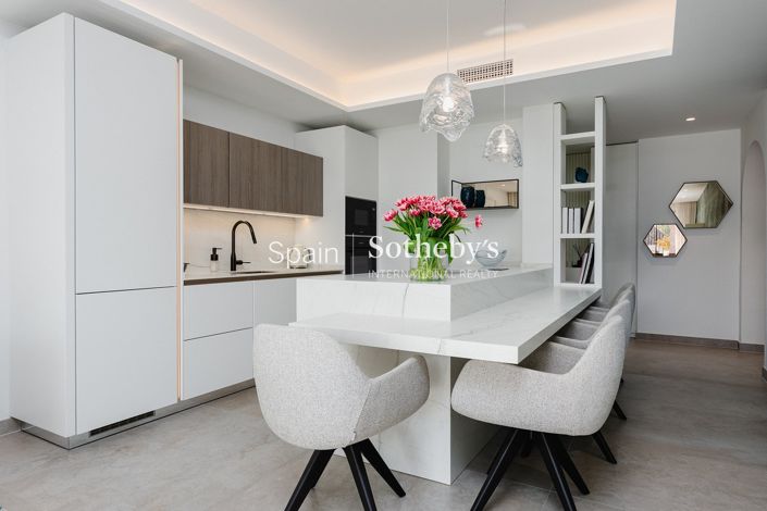 Image No.11-3 Bed Flat for sale